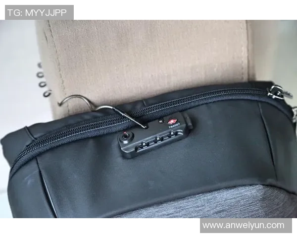 足球挂绳的多功能设计与实用性探讨让你的运动生活更加便捷与时尚